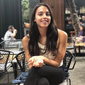 Meet your Posher, Daniela